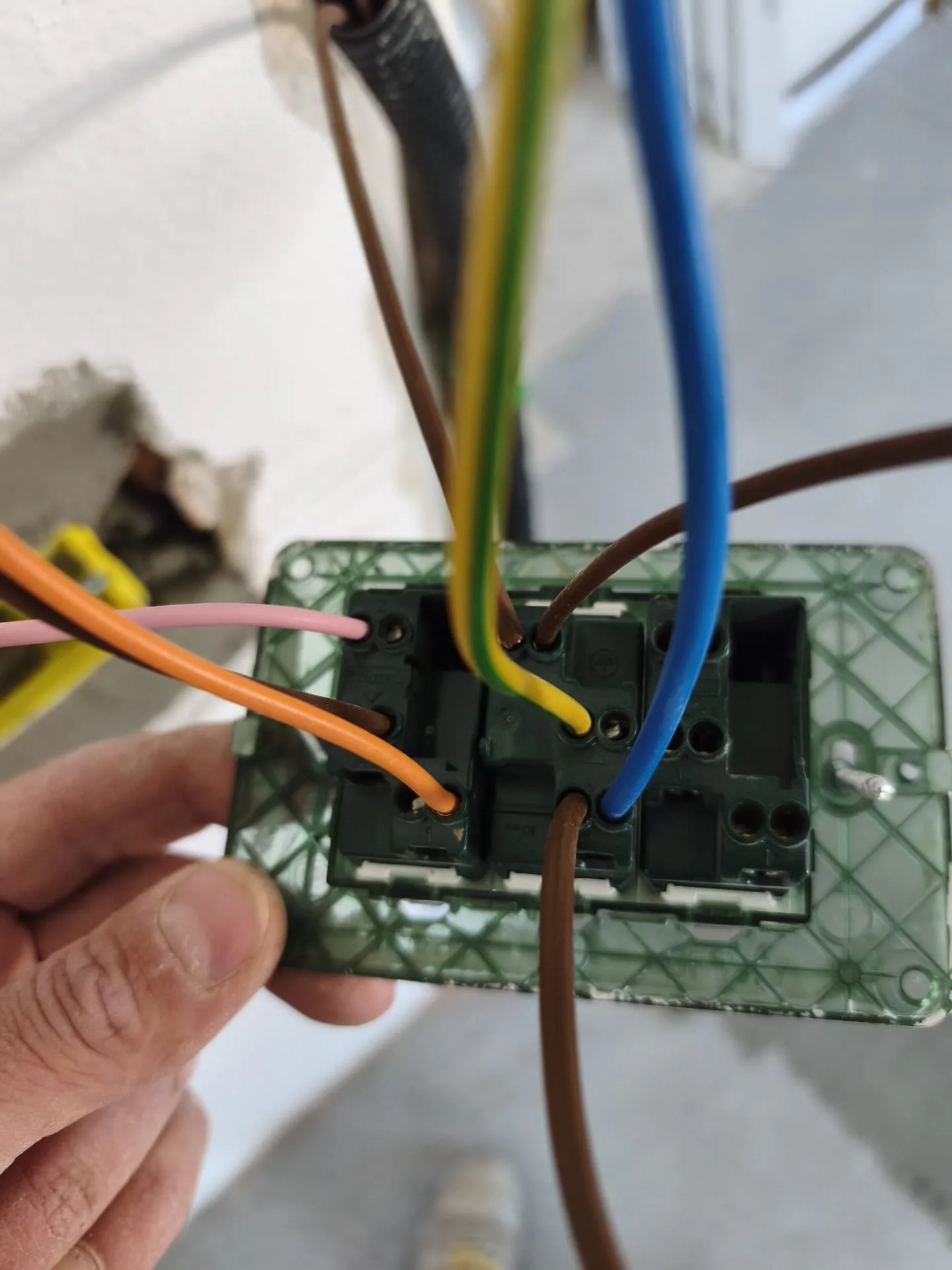 Cablaggio presa multipla — Impianti elettrici a Modena