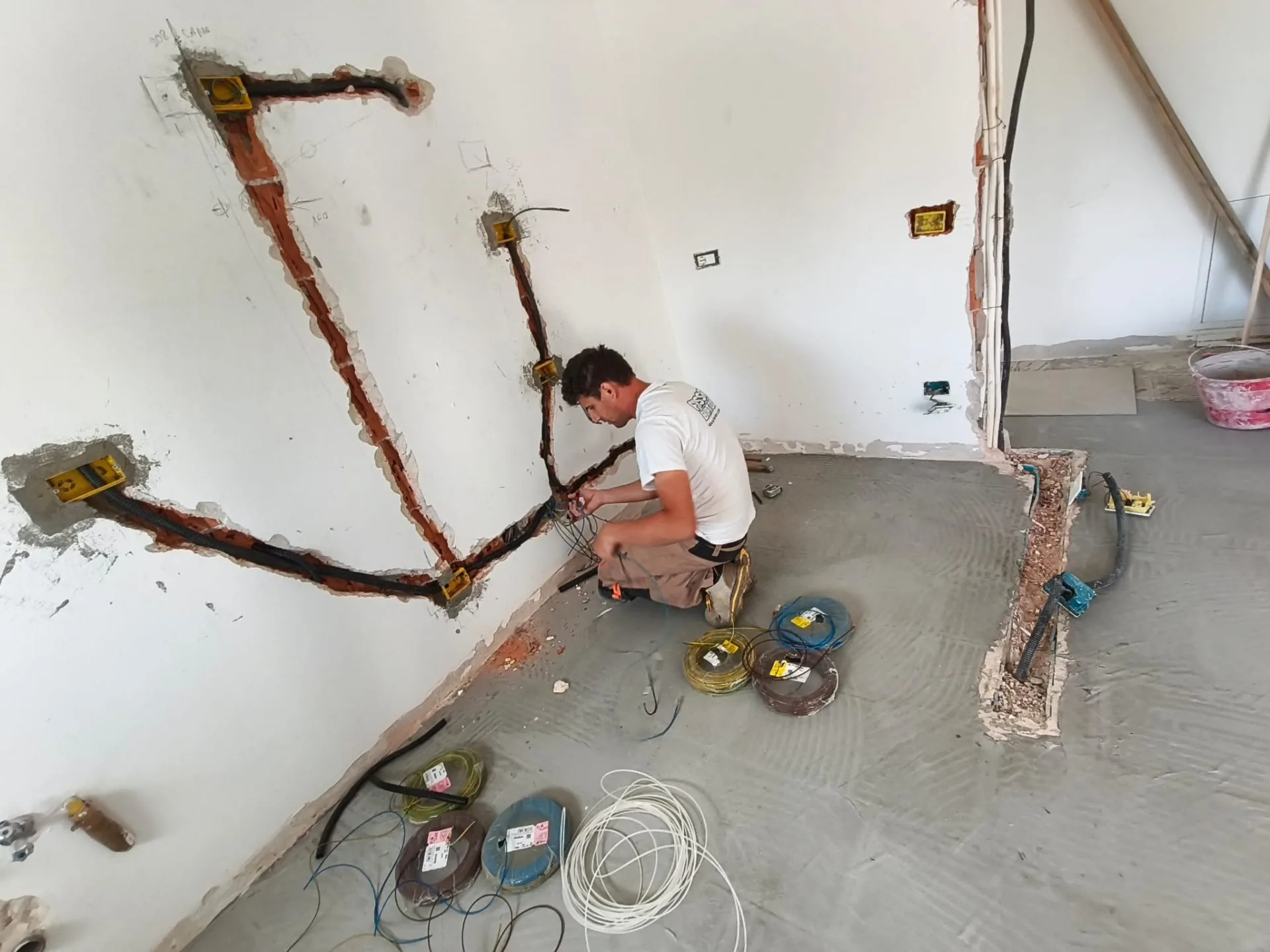 Cantiere — Rifacimento impianto elettrico — Impianti elettrici a Provincia di Modena