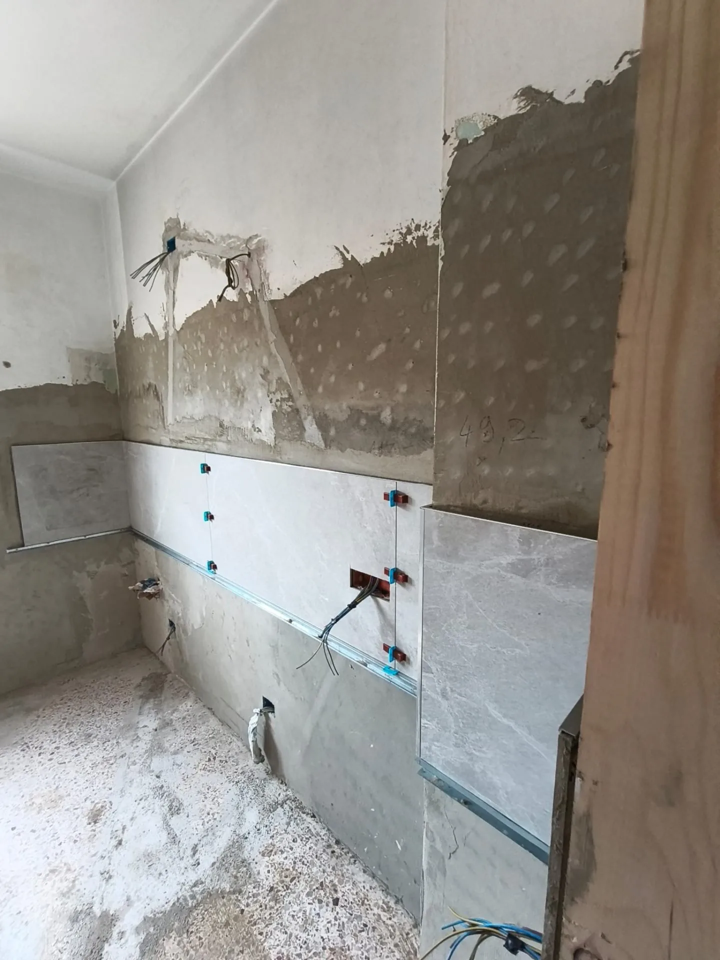 Tracce e predisposizione impianti prima della posa — Impianti elettrici a Modena