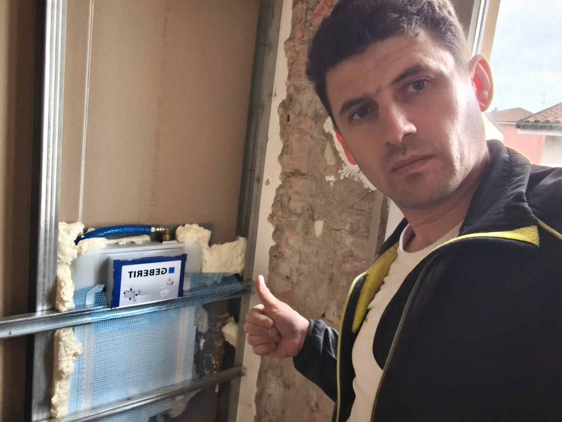 Installazione cassetta Geberit a incasso — Impianti idraulici a Modena