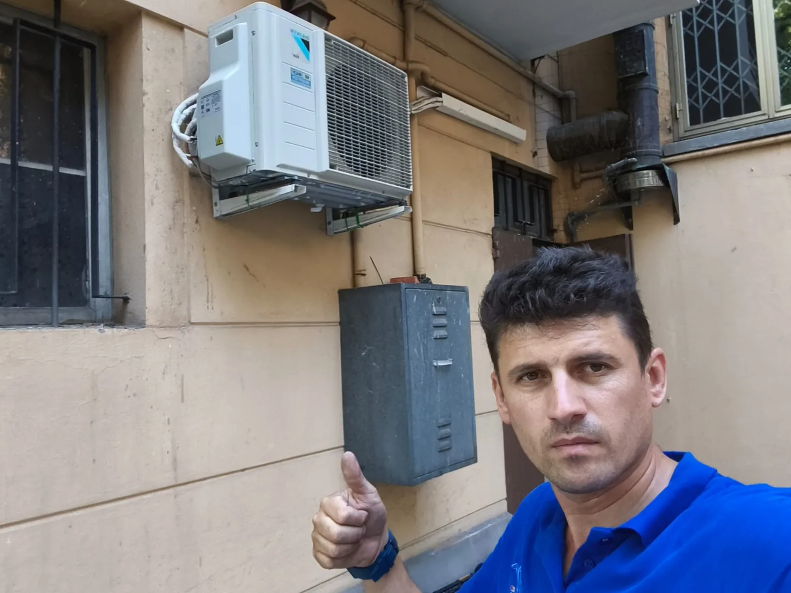 Unità esterna Daikin installata a regola d'arte — Climatizzazione a Modena