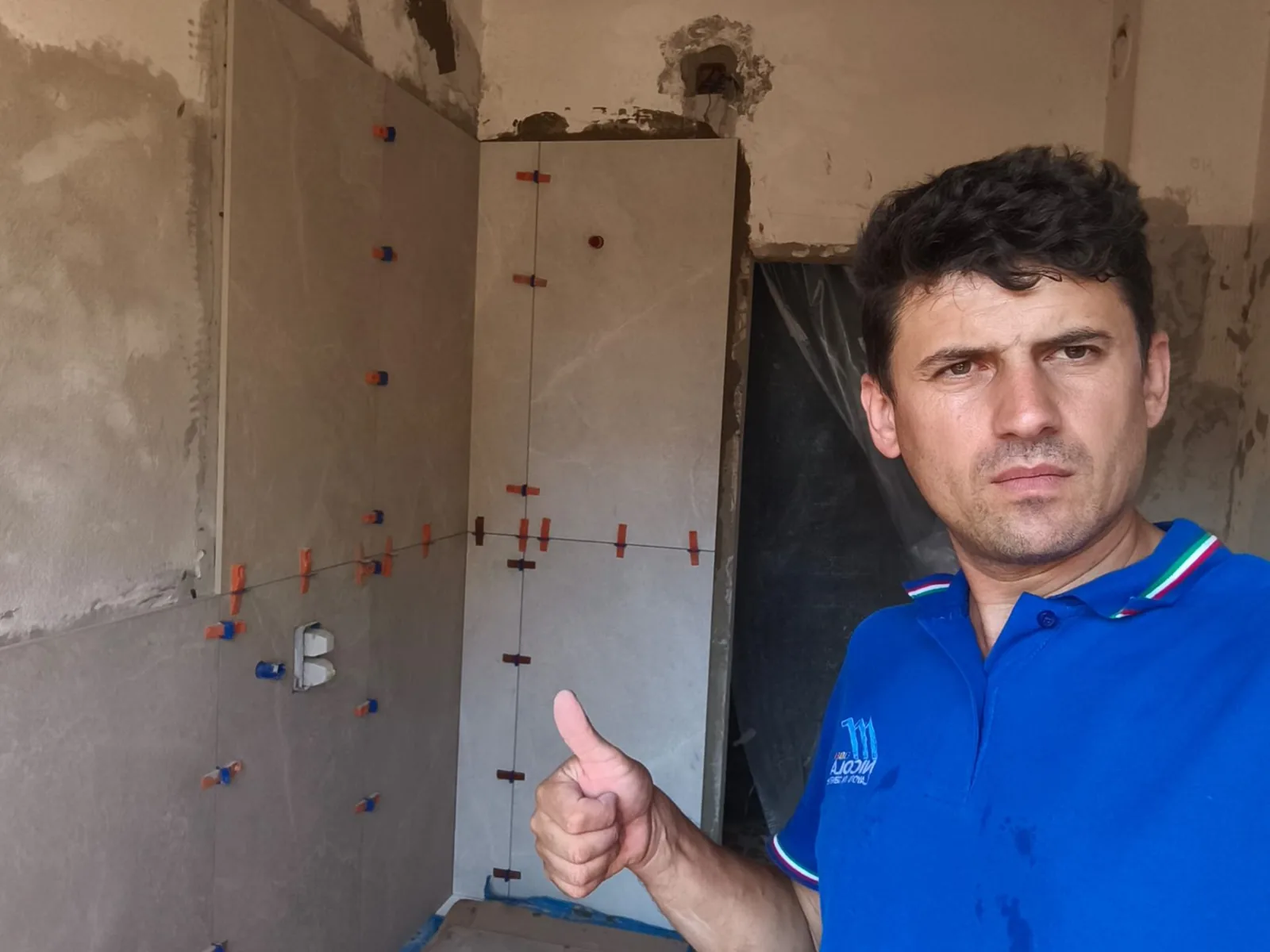 Bagno — Controllo qualità posa rivestimento a fine giornata — Ristrutturazione bagno a Modena