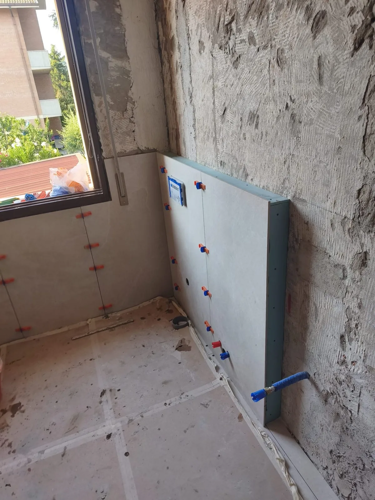 Bagno — Contropareti in cartongesso idrofugo con Geberit incassato — Ristrutturazione bagno a Modena